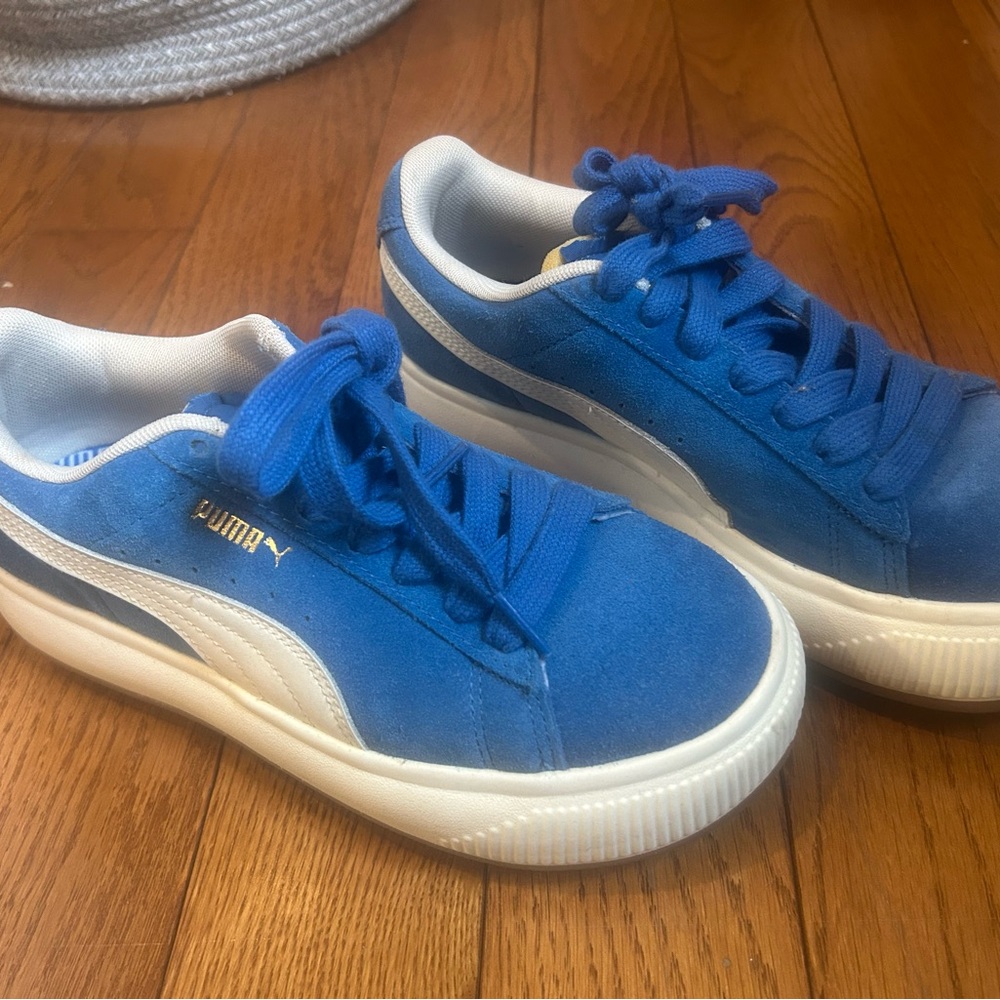 Like New Blue and White Puma Sneakers